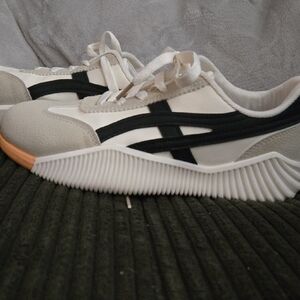 De Florance Cloudea Retro Athletic Sneakers Size 6.5 Black & White